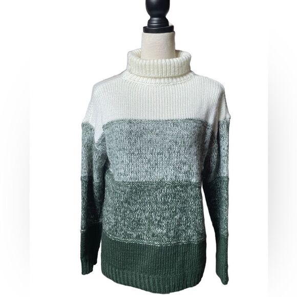 Women's Green and White Color Block Cozy Knit Turtleneck Sweater (Size: Small) - Picture 9 of 10